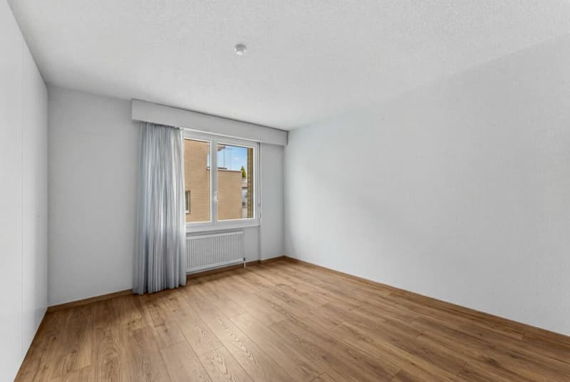 Appartamento di 3,5 locali appena ristrutturato con bella terrazza e vista mozzafiato a Kriens (5)
