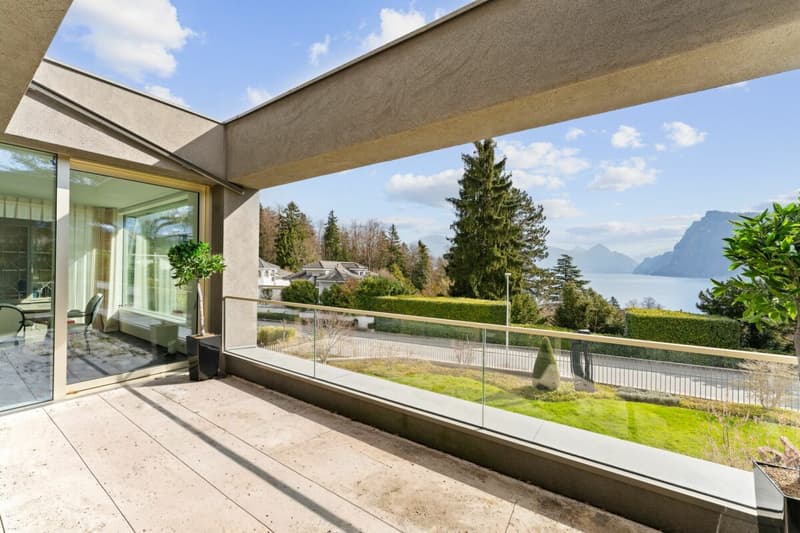 Pearl by the Lake: Exclusive Semi-Detached Villa in the Style of a Mansion (13)