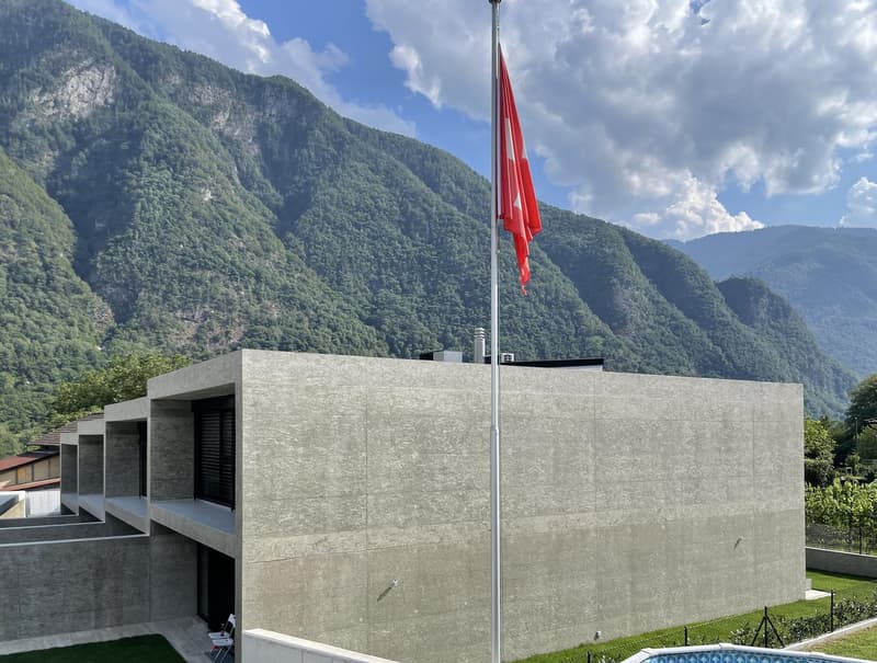 GRONO VENDESI/AFFITTASI ULTIMA CASA A SCHIERA (2)