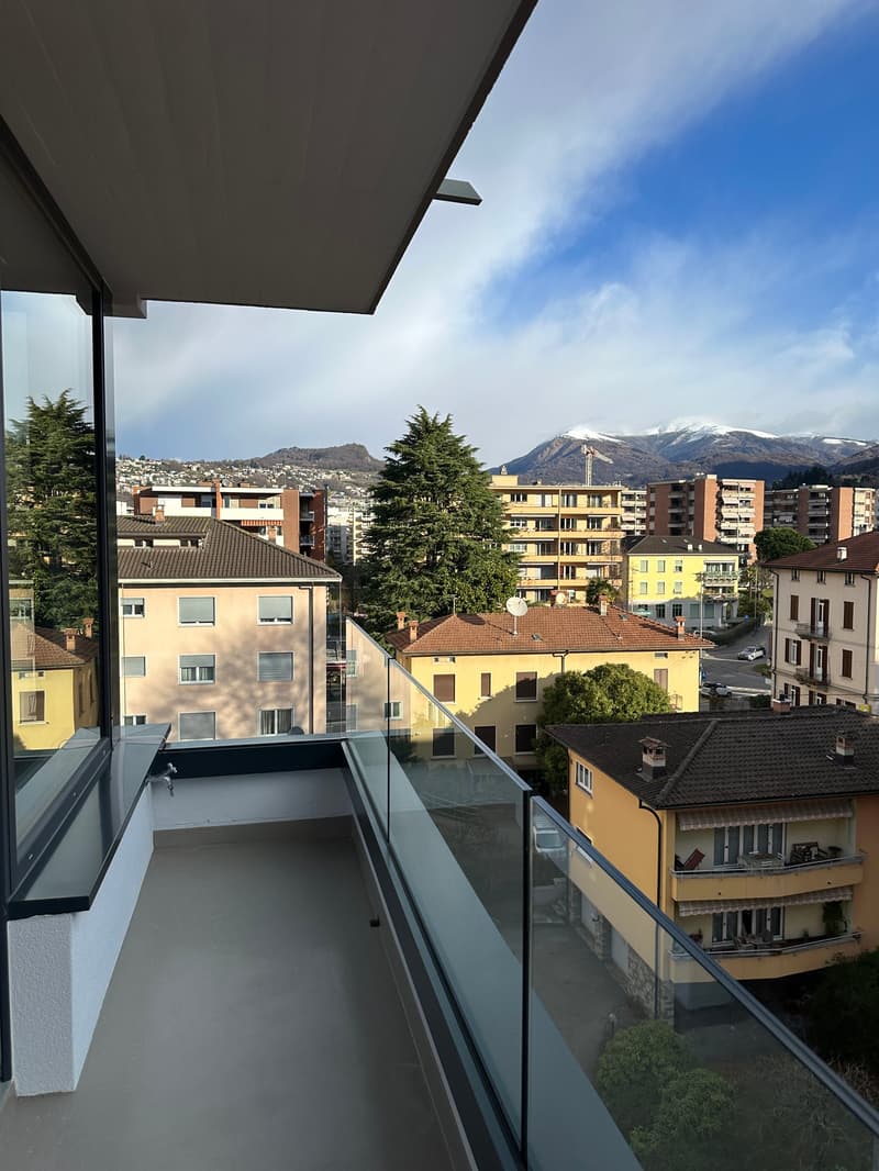 Elegante appartamento 5.5 locali a Viganello con balcone (7)