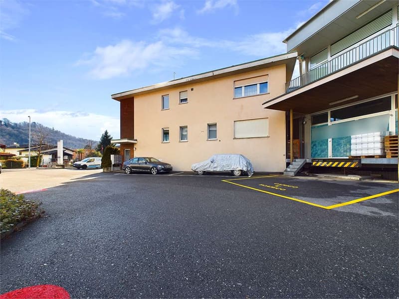 Residential and Commercial Real Estate in Lamone (3)
