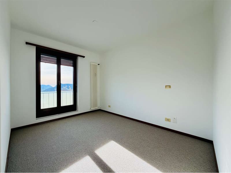 Lopagno - vaste appartement 2.5 pièces avec terrasse vue sur le lac et piscine (11)