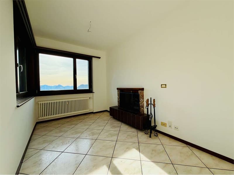 Lopagno - vaste appartement 2.5 pièces avec terrasse vue sur le lac et piscine (5)