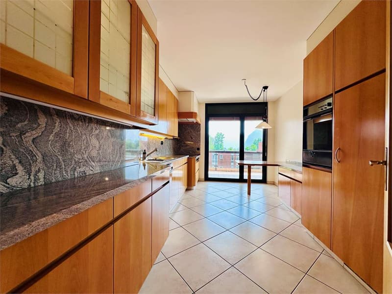 Attico di 3.5 locali di 145 m² con ampie terrazze e vista aperta (4)