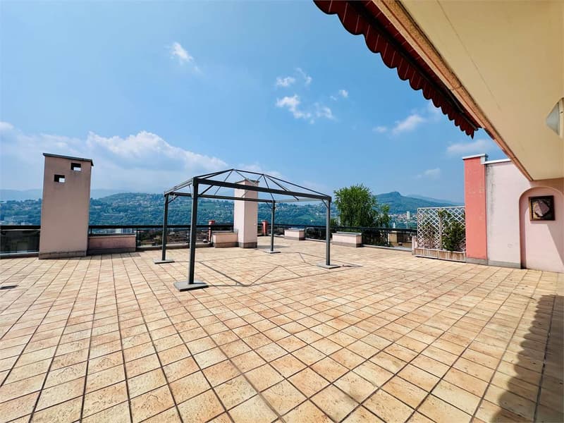 Attico di 3.5 locali di 145 m² con ampie terrazze e vista aperta (2)