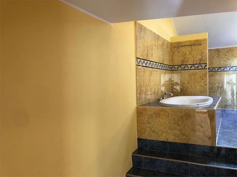 MELANO - Au centre du village, nous louons un duplex 4.5 pièces (13)
