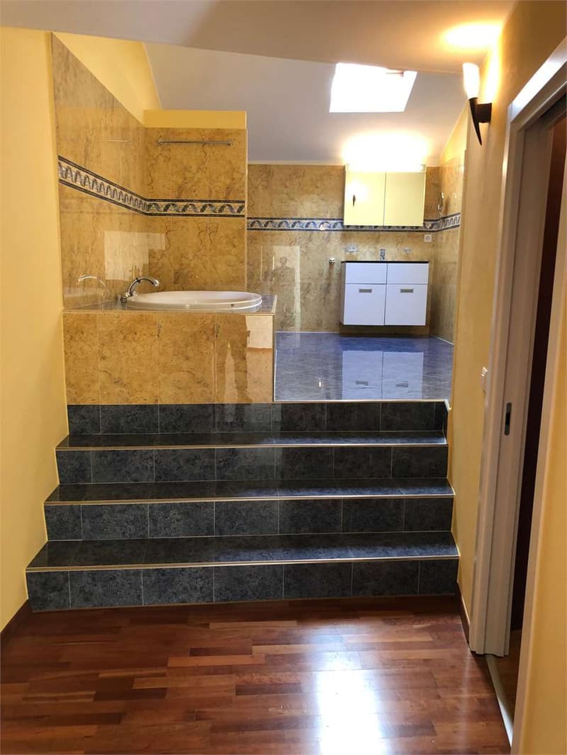 MELANO - Au centre du village, nous louons un duplex 4.5 pièces (8)