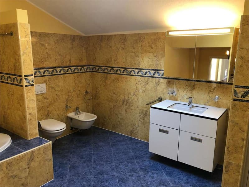 MELANO - Au centre du village, nous louons un duplex 4.5 pièces (9)