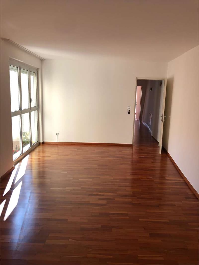 MELANO - Au centre du village, nous louons un duplex 4.5 pièces (11)