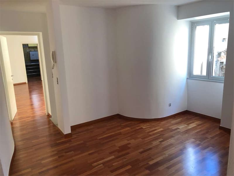 MELANO - Au centre du village, nous louons un duplex 4.5 pièces (12)