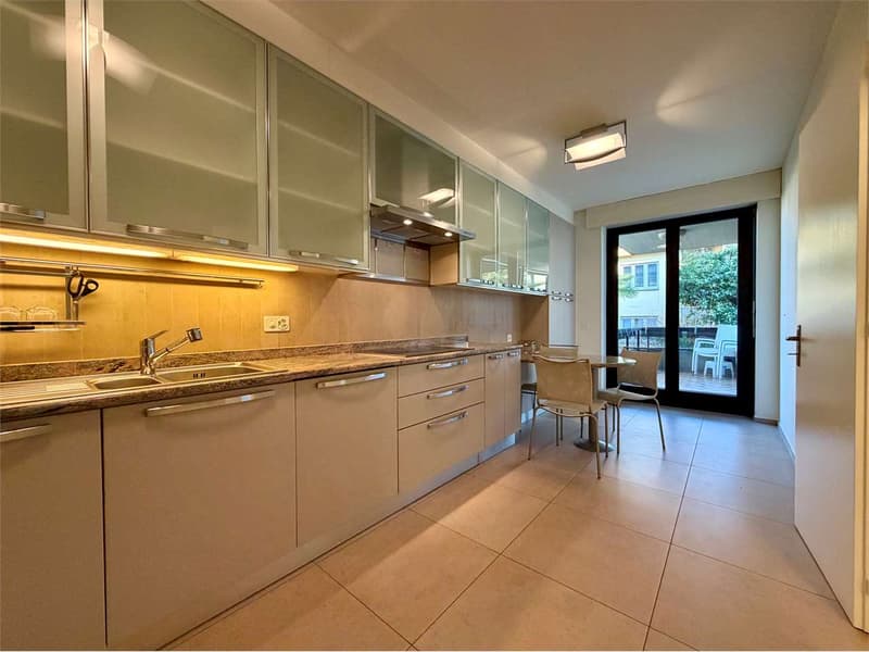 PARADIS - vaste appartement 4.5 pièces avec vue partielle sur le lac (5)