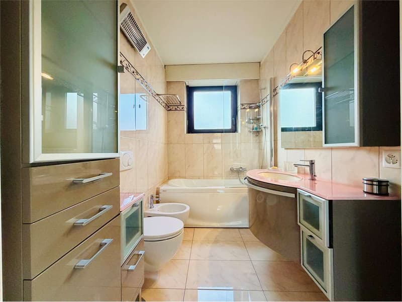 PARADIS - vaste appartement 4.5 pièces avec vue partielle sur le lac (12)