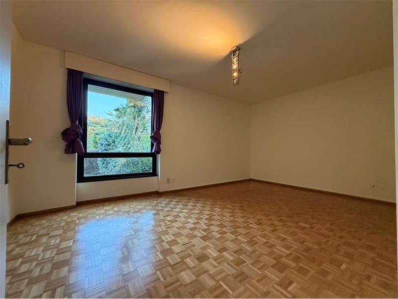 PARADIS - vaste appartement 4.5 pièces avec vue partielle sur le lac (9)