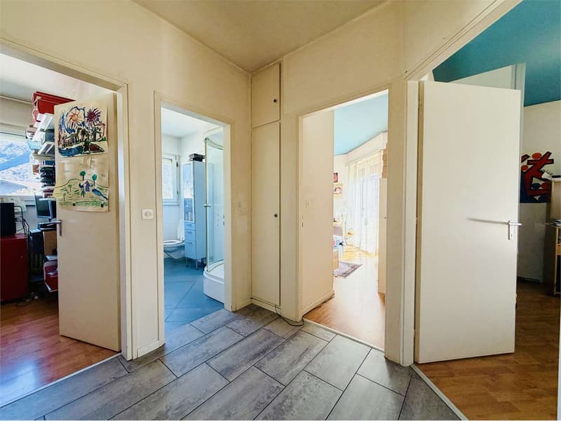 Detached house with pool, garden and panoramic view in Riva San Vitale (11)