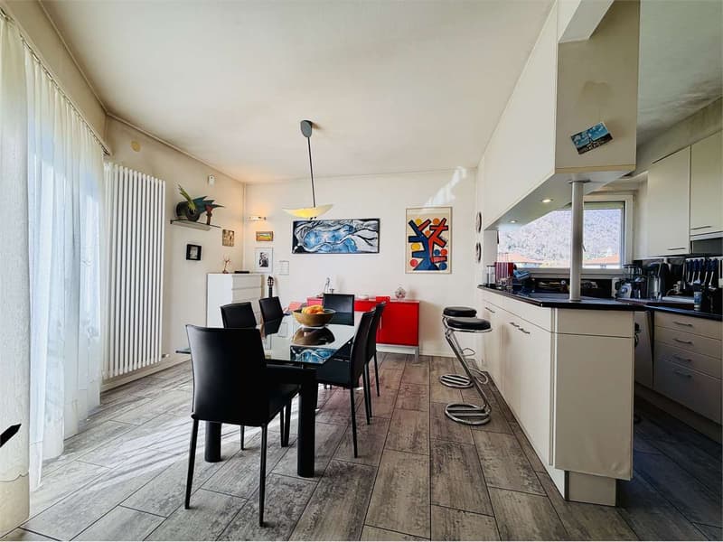 Detached house with pool, garden and panoramic view in Riva San Vitale (4)