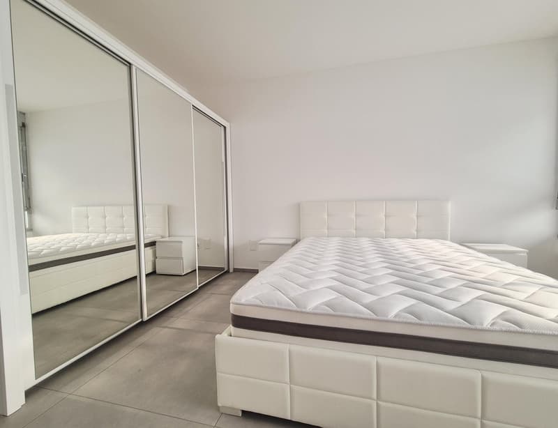 Bright 2.5-Room Apartment on the 6th and Top Floor, Furnished (2)