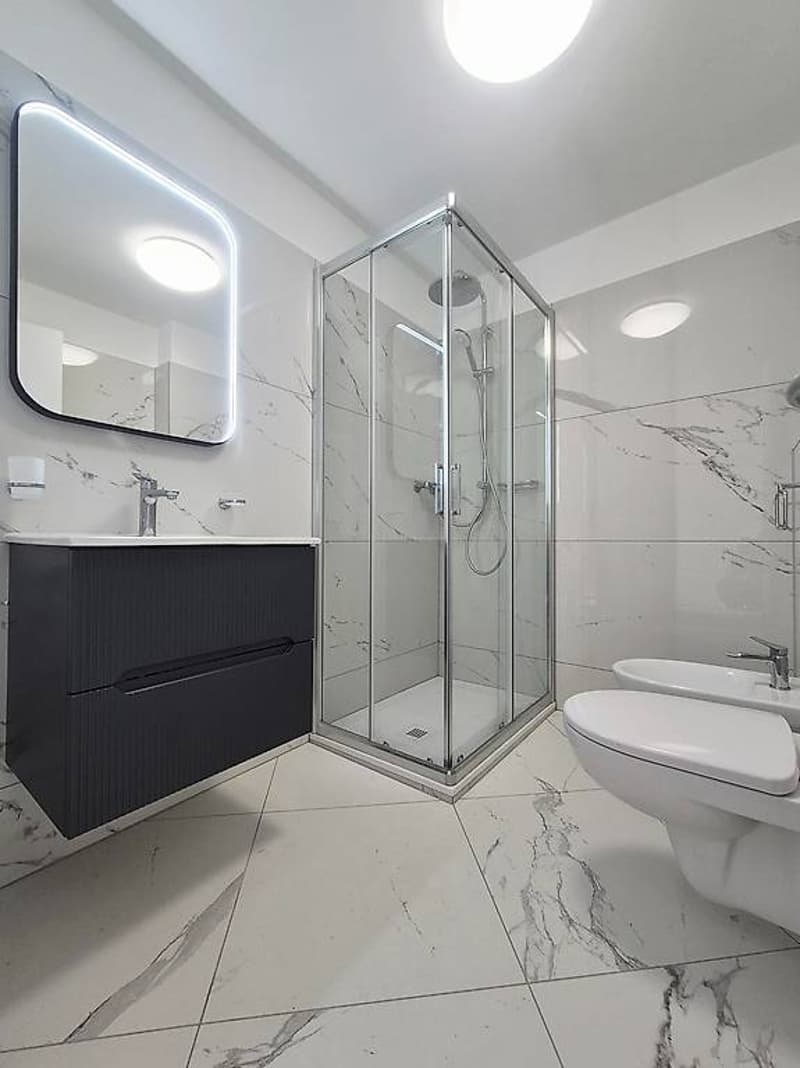 Bright 2.5-Room Apartment on the 6th and Top Floor, Furnished (2)