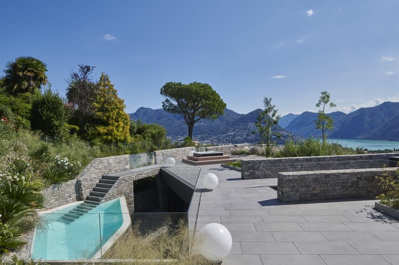 Grosse Dachterrasse mit Whirlpool und Pool