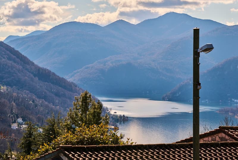 LIBELLULA RESIDENCE: Stupendo appartamento con enorme giardino e vista lago (5)