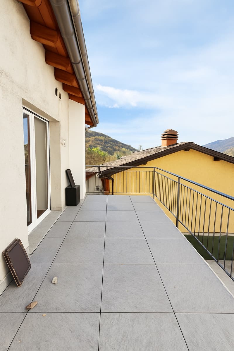 Casa ristrutturata nel nucleo di Bogno, con grande terrazza (3)