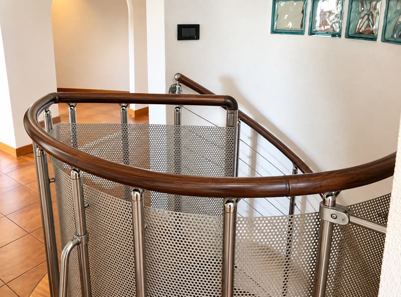 Casa unifamiliare con ampi spazi, giardino e vista aperta sulle montagne (40)