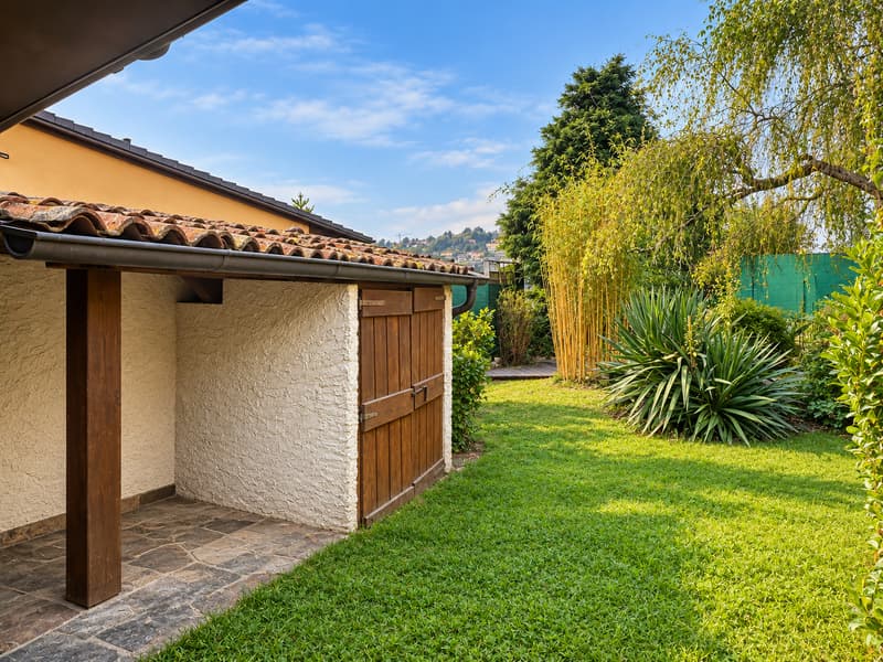 Casa unifamiliare con ampi spazi, giardino e vista aperta sulle montagne (34)
