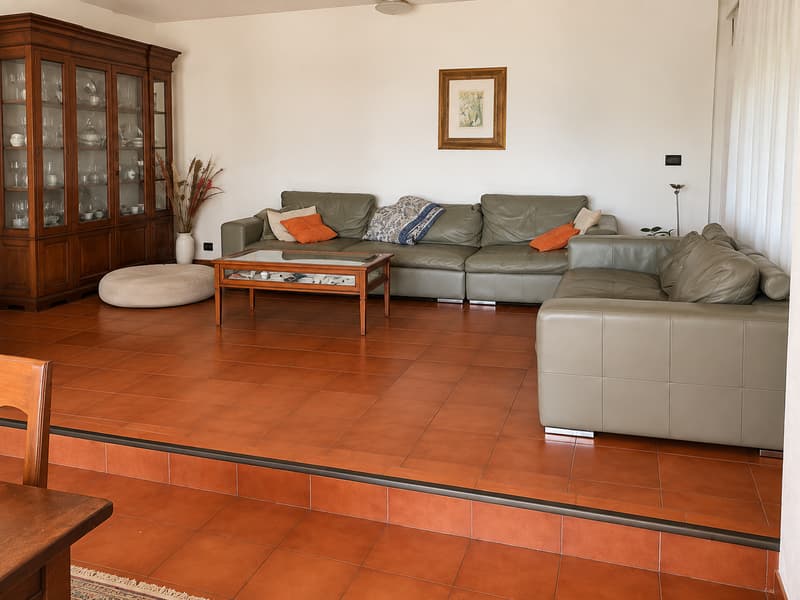 Casa unifamiliare con ampi spazi, giardino e vista aperta sulle montagne (22)