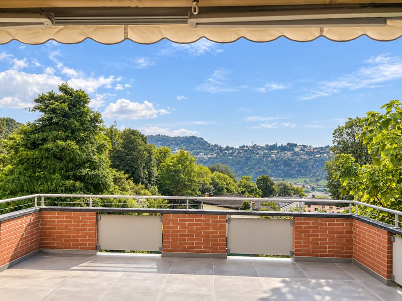 Casa unifamiliare con ampi spazi, giardino e vista aperta sulle montagne (32)
