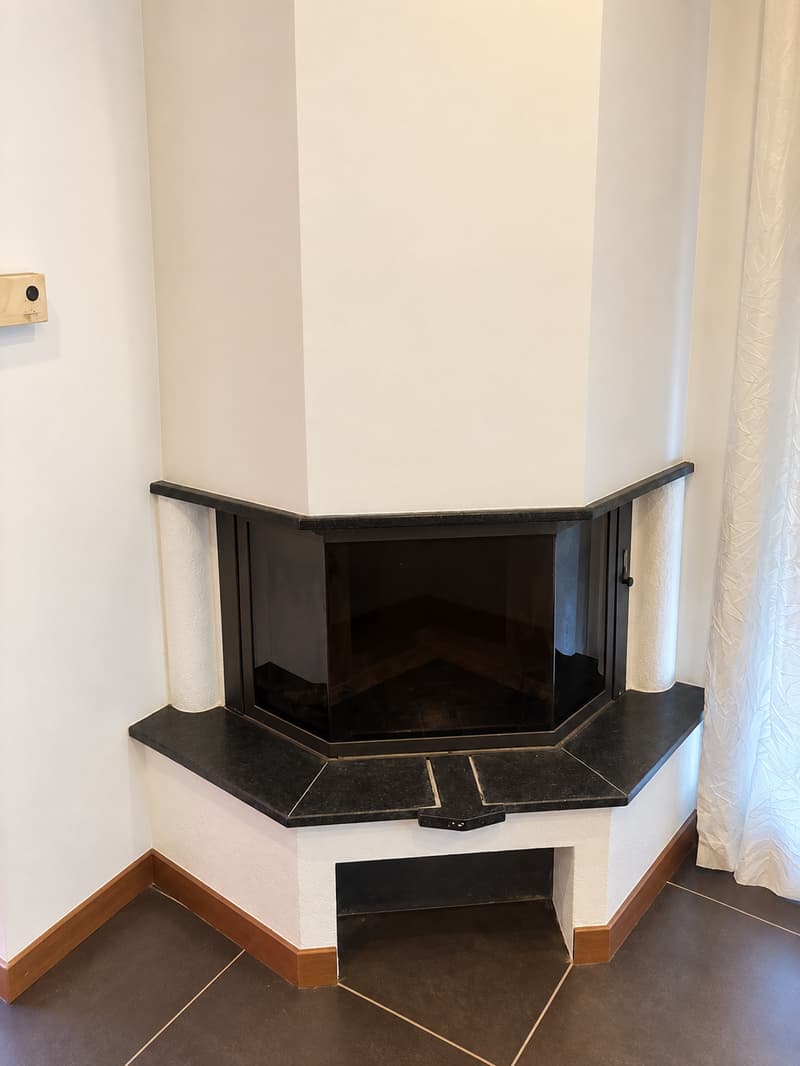 Casa unifamiliare con ampi spazi, giardino e vista aperta sulle montagne (24)