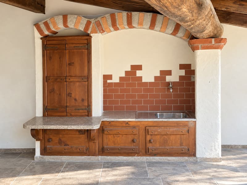 Casa unifamiliare con ampi spazi, giardino e vista aperta sulle montagne (19)