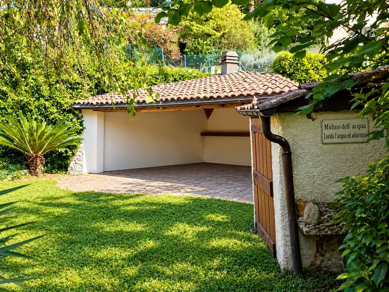 Casa unifamiliare con ampi spazi, giardino e vista aperta sulle montagne (17)