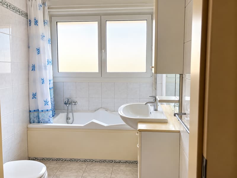 Casa unifamiliare con ampi spazi, giardino e vista aperta sulle montagne (15)