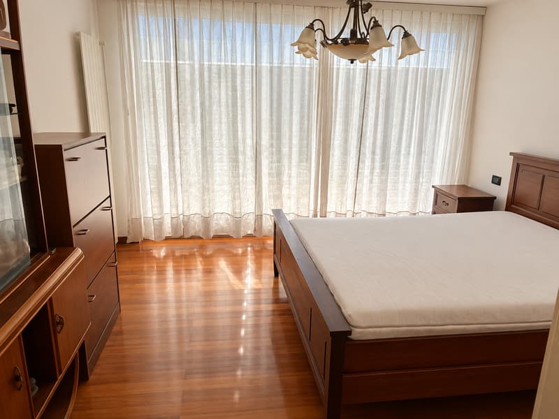 Casa unifamiliare con ampi spazi, giardino e vista aperta sulle montagne (23)