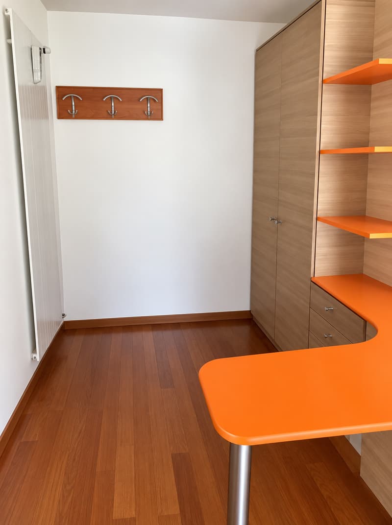 Casa unifamiliare con ampi spazi, giardino e vista aperta sulle montagne (26)