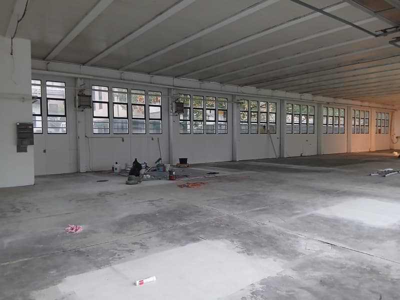 Locale commerciale e magazzino in affitto a Grancia (1)
