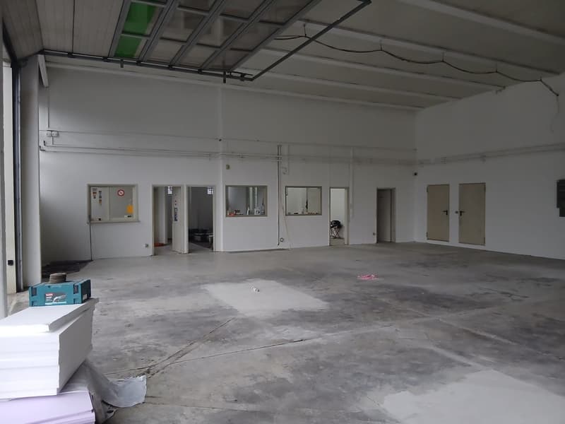 Locale commerciale e magazzino in affitto a Grancia (7)