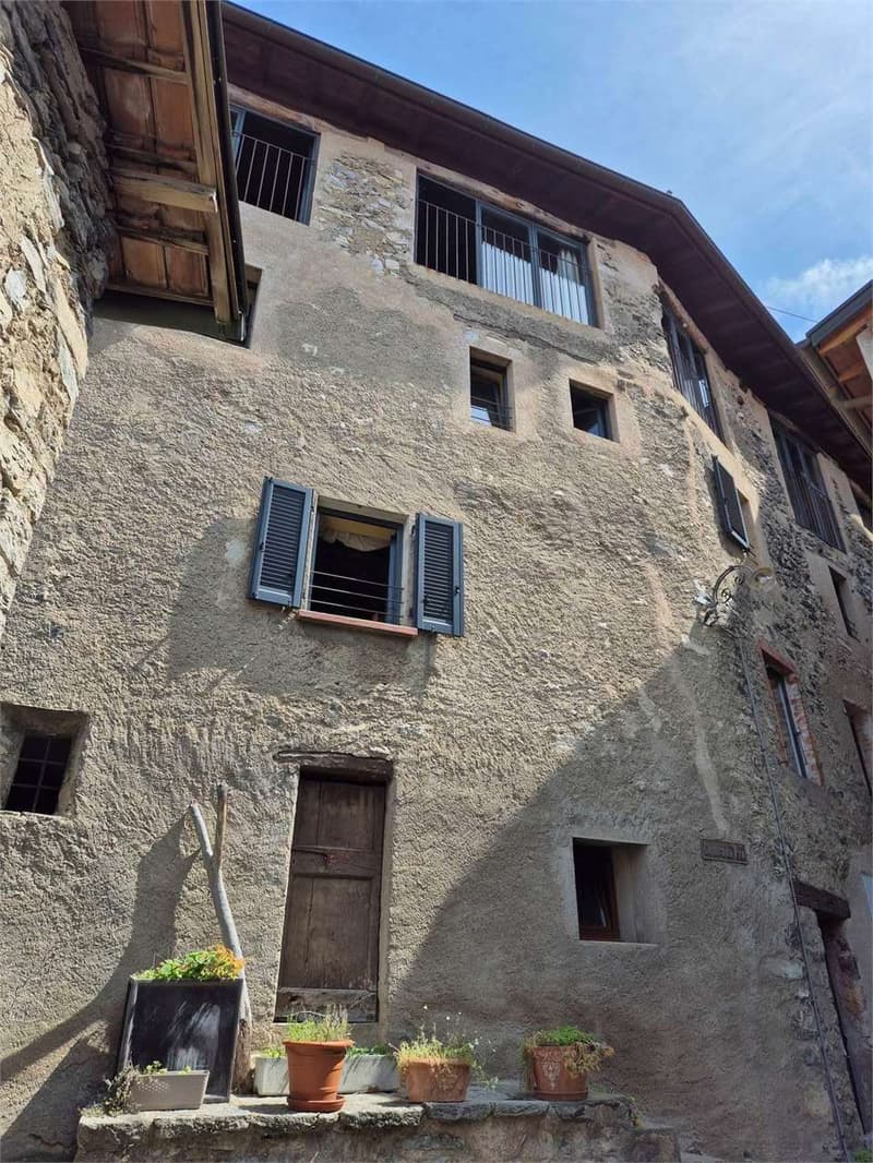 2608_Casa rustica ticinese nel nucleo con vista lago. (4)