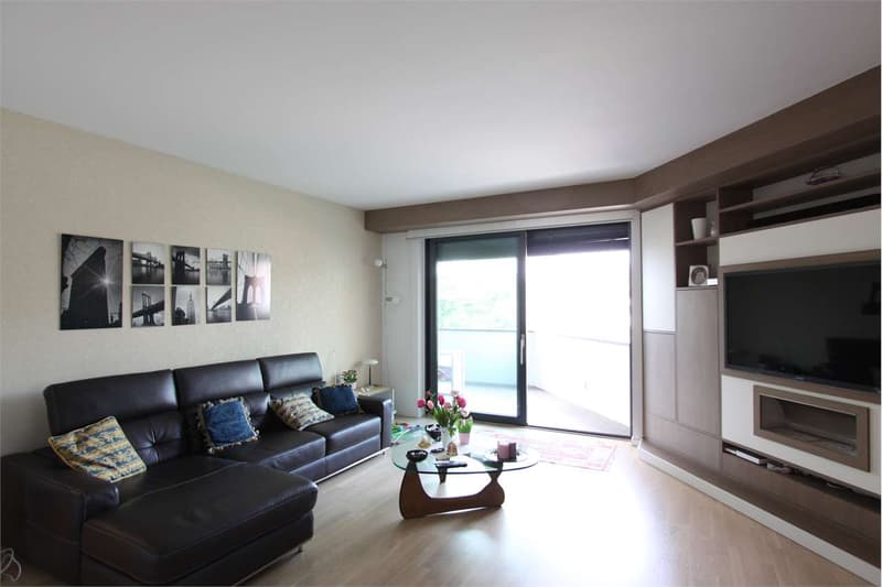 Modern and spacious in excellent location. Ref. 888 (4)