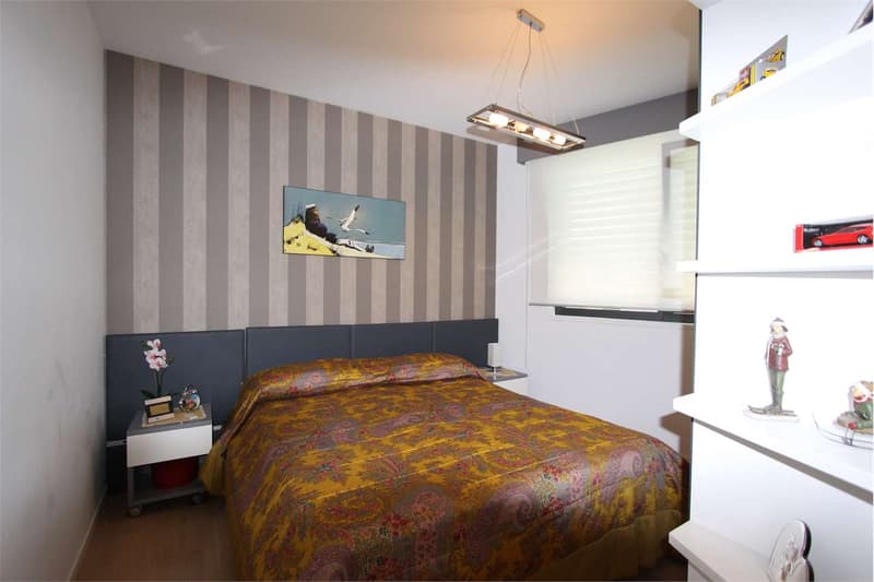 Modern and spacious in excellent location. Ref. 888 (12)