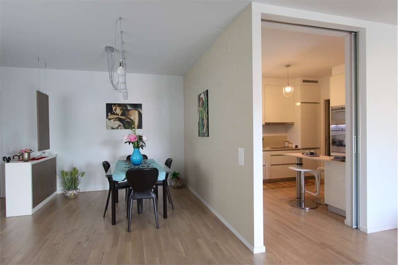Modern and spacious in excellent location. Ref. 888 (6)