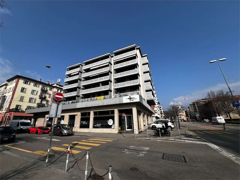 Büroarbeitsplatz (Schreibtisch) in Lugano zur Miete, ref. 2673 (1)