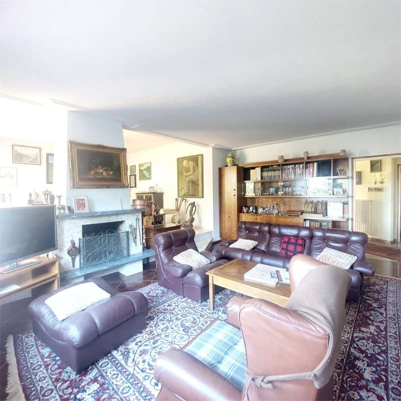 Montagnola, elegant villa with 7.5 rooms and building plot (2)