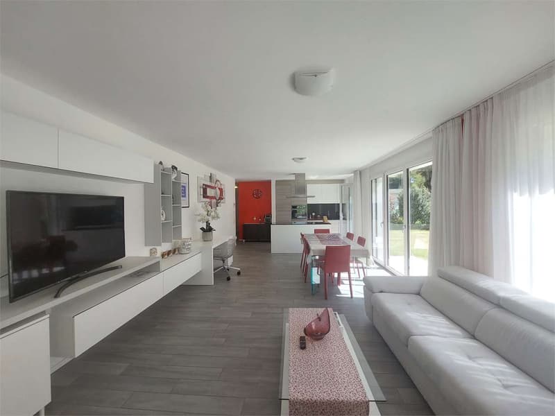 2374_Großes 3.5-Zimmer-Wohnung mit privatem Garten in Barbengo (6)