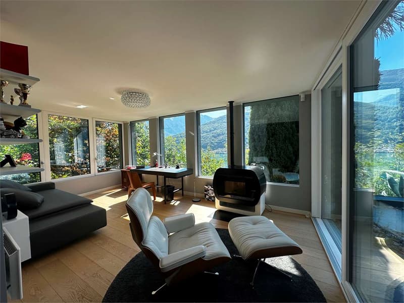Panoramic villa with indoor pool in the heart of Vico Morcote (7)