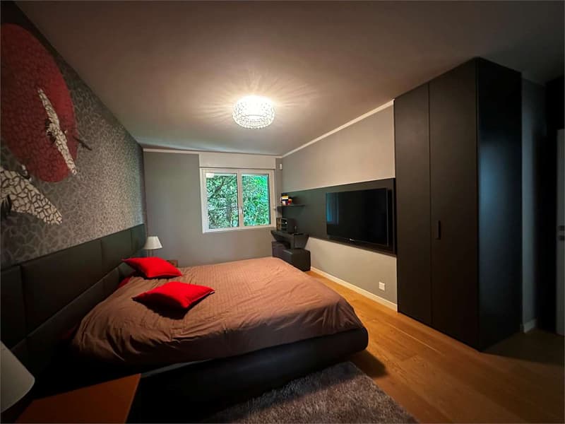 Panoramic villa with indoor pool in the heart of Vico Morcote (10)