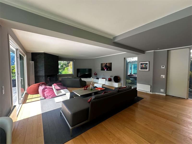 Panoramic villa with indoor pool in the heart of Vico Morcote (2)