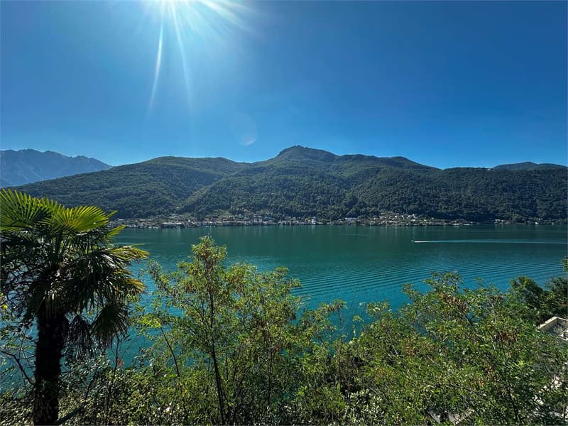 Panoramic villa with indoor pool in the heart of Vico Morcote (13)