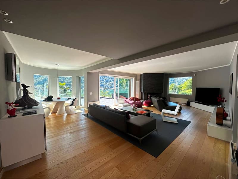 Panoramic villa with indoor pool in the heart of Vico Morcote (3)