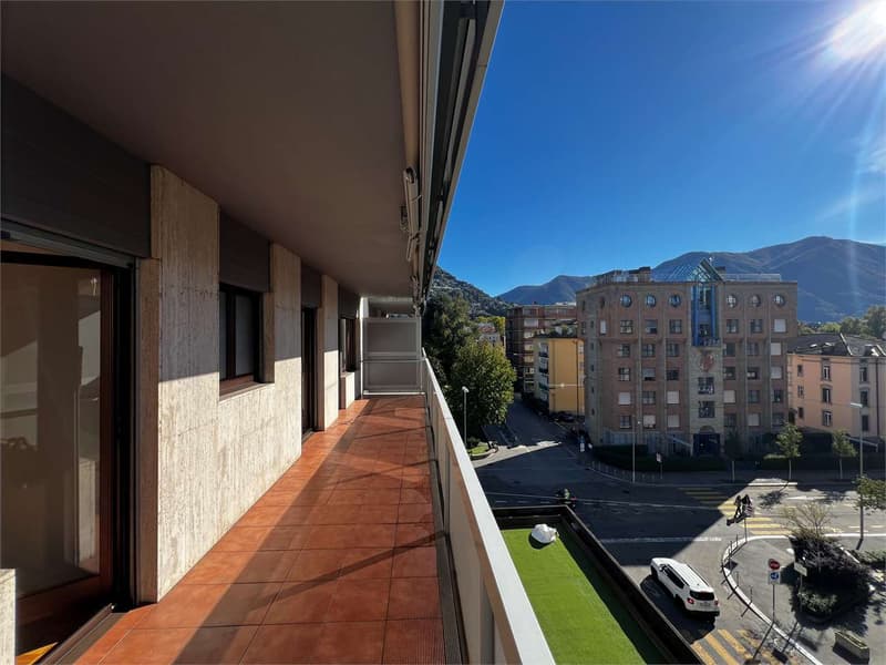 Rif. 2728 Lugano di fronte all'università grazioso 2.5 locali (1)