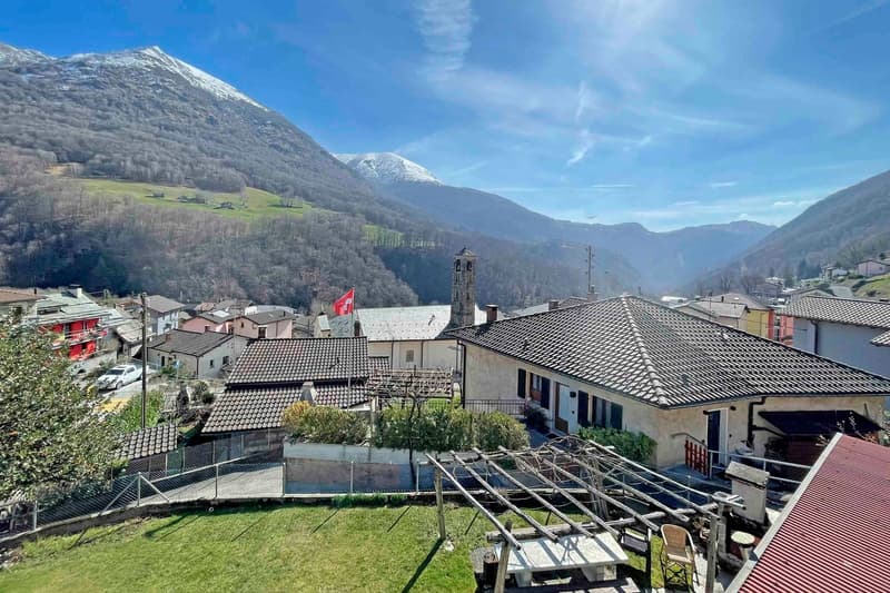 Single-family house with 6 rooms and panoramic view in Isone (1)